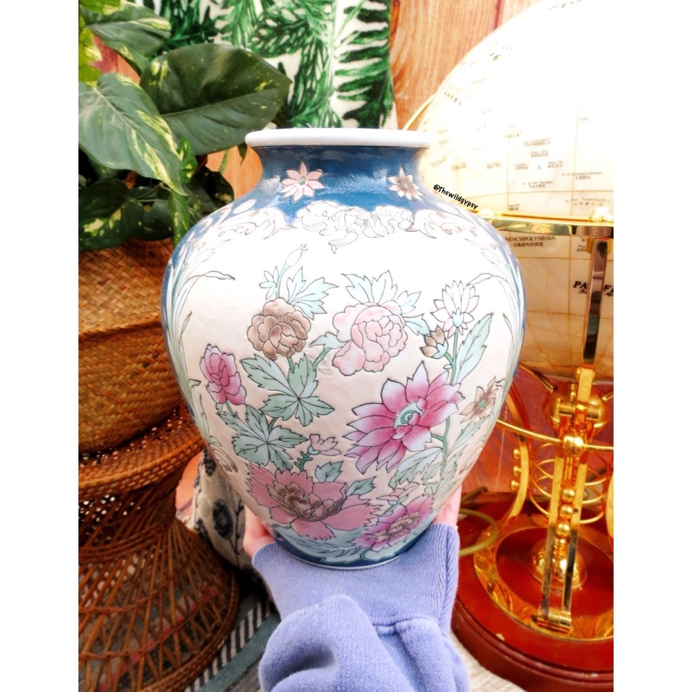 Vintage large handmade carved floral ceramic vase 🪴 - Picture 2 of 5